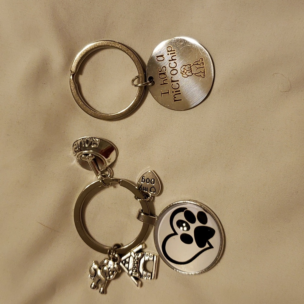 Nwt I has a micro chip & i love my dog key chain